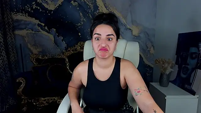 Daphne Moss online show from March 15, 1:40 pm