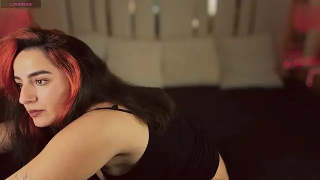 Daphne Moss online show from November 16, 2:22 pm