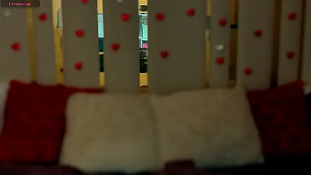 Daphne Moss online show from February 25, 2:05 pm