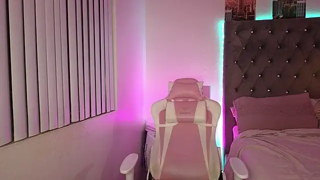 Snapshot of evajonez chatting on November 21, 6:34 am evajonez online show from November 21, 6:34 am