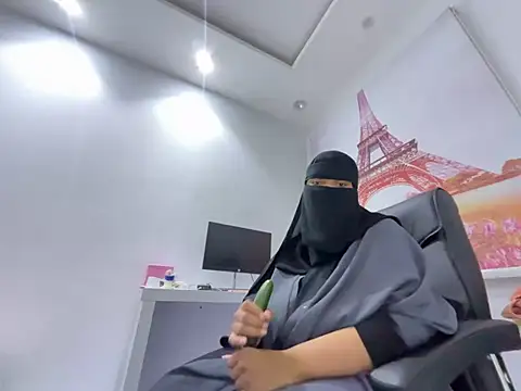 Snapshot of Submissive_Arab chatting on February 15, 12:37 am Submissive Arab online show from February 15, 12:37 am