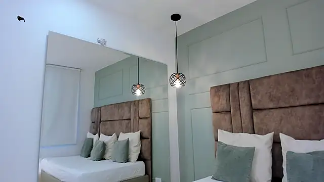 princesaparis online show from January 28, 11:49 am