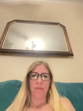 Snapshot of jayjencam chatting on September 24, 7:50 pm jayjencam online show from September 24, 7:50 pm