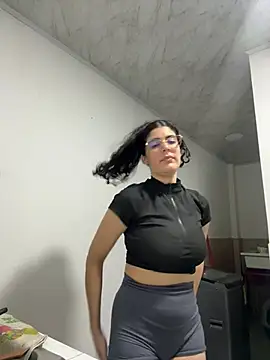 Snapshot of _Niah_ chatting on February 5, 2:51 am Niah online show from February 5, 2:51 am