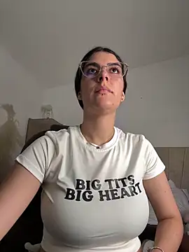 Snapshot of _Niah_ chatting on February 8, 9:15 pm Niah online show from February 8, 9:15 pm