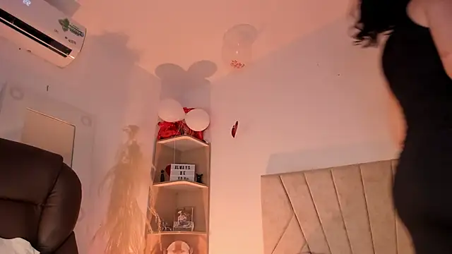 Snapshot of _Niah_ chatting on February 19, 9:25 pm Niah online show from February 19, 9:25 pm