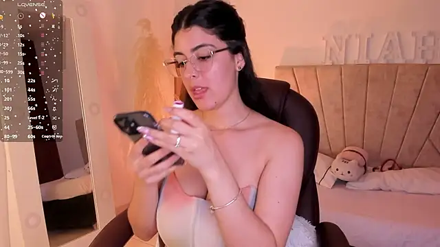 Snapshot of _Niah_ chatting on March 7, 12:26 am Niah online show from March 7, 12:26 am