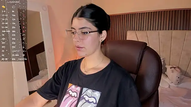 Snapshot of _Niah_ chatting on March 21, 1:02 am Niah online show from March 21, 1:02 am