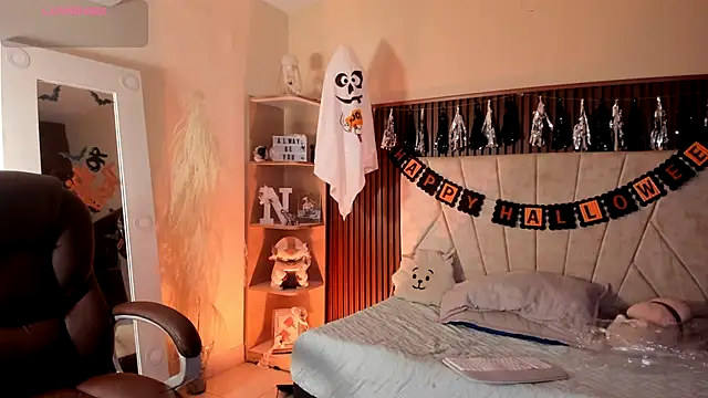 Snapshot of _Niah_ chatting on October 31, 8:10 pm Niah online show from October 31, 8:10 pm