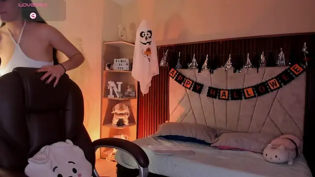 Snapshot of _Niah_ chatting on November 3, 8:10 pm Niah online show from November 3, 8:10 pm