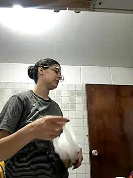 Snapshot of _Niah_ chatting on November 29, 1:19 am Niah online show from November 29, 1:19 am