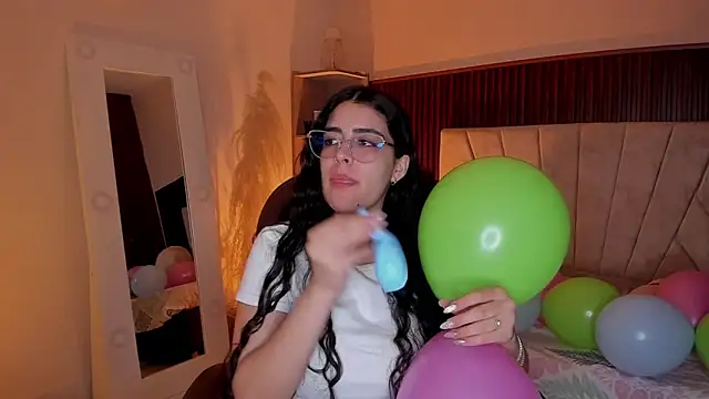  Niah  online show from April 7, 9:04 pm