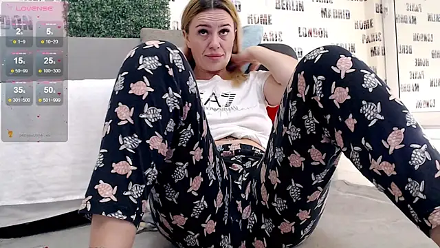 sweetdaiana23 online show from March 10, 12:40 am