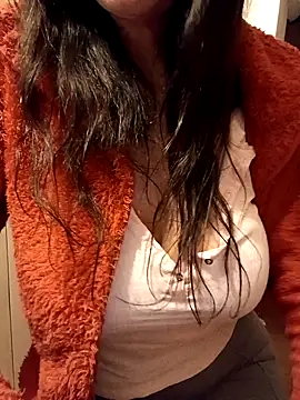 Snapshot of eva750 chatting on December 10, 5:00 pm eva750 online show from December 10, 5:00 pm