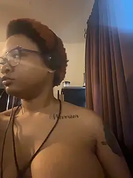 Snapshot of nickytheehawtie chatting on March 4, 2:23 pm nickytheehawtie online show from March 4, 2:23 pm