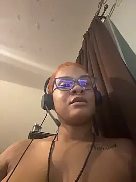 Snapshot of nickytheehawtie chatting on March 15, 4:29 am nickytheehawtie online show from March 15, 4:29 am