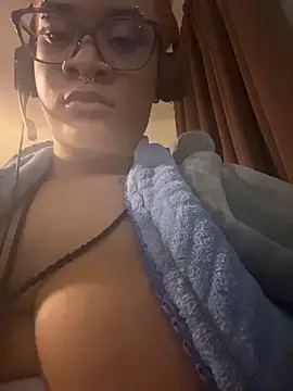 Snapshot of nickytheehawtie chatting on March 19, 2:15 am nickytheehawtie online show from March 19, 2:15 am