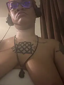 Snapshot of nickytheehawtie chatting on April 14, 2:50 am nickytheehawtie online show from April 14, 2:50 am