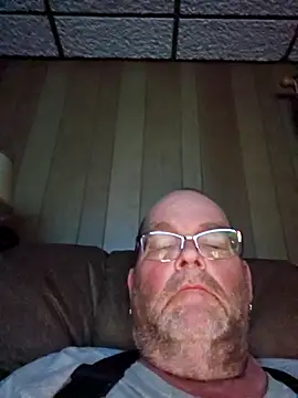 Snapshot of mrwizard4570 chatting on May 4, 4:41 am mrwizard4570 online show from May 4, 4:41 am