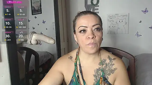 Snapshot of LIila28six chatting on February 12, 10:46 am LIila28six online show from February 12, 10:46 am