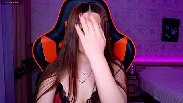 Elishka  online show from April 14, 9:32 pm