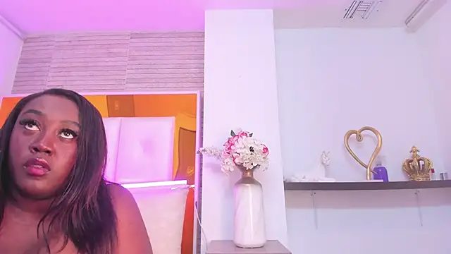 ShaniaBrownn online show from January 15, 11:08 pm