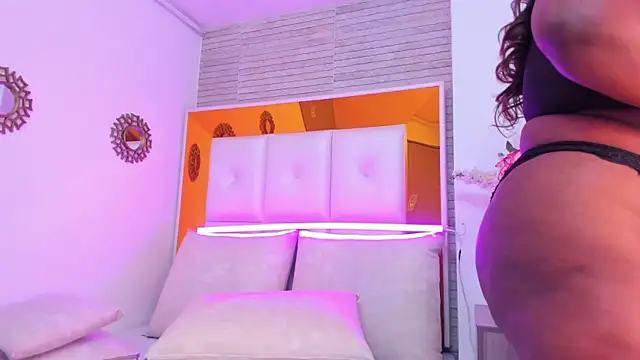 ShaniaBrownn online show from January 16, 11:06 pm