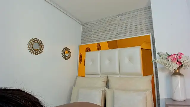 ShaniaBrownn online show from January 30, 7:48 pm