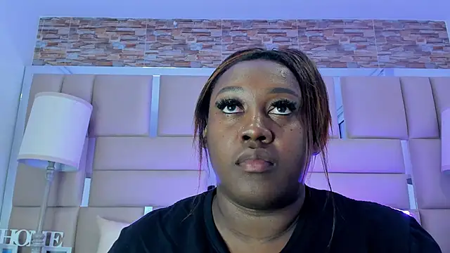 ShaniaBrownn online show from October 4, 7:34 pm