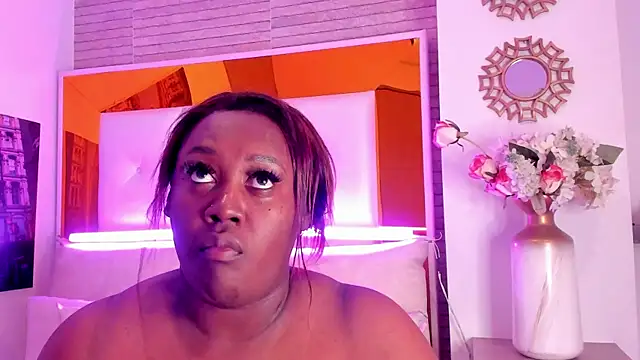 ShaniaBrownn online show from October 7, 7:55 pm