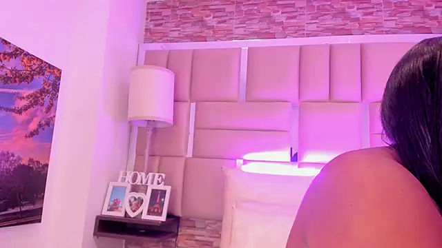 ShaniaBrownn online show from January 9, 7:48 pm