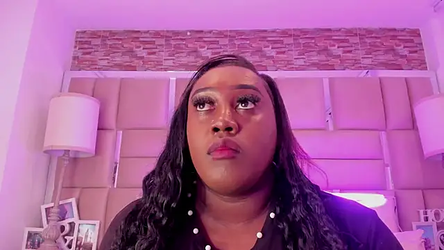 ShaniaBrownn online show from March 20, 7:41 pm