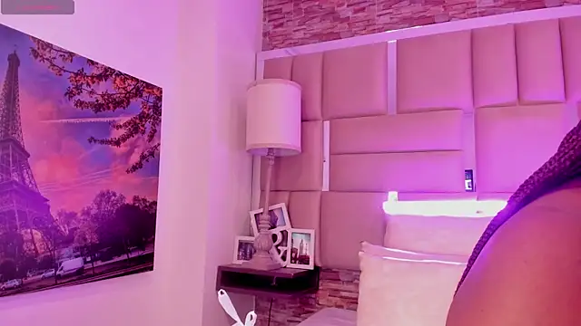 ShaniaBrownn online show from April 7, 7:47 pm