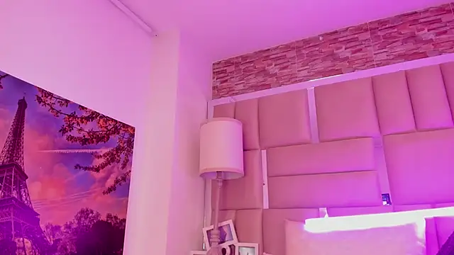 ShaniaBrownn online show from April 12, 7:52 pm