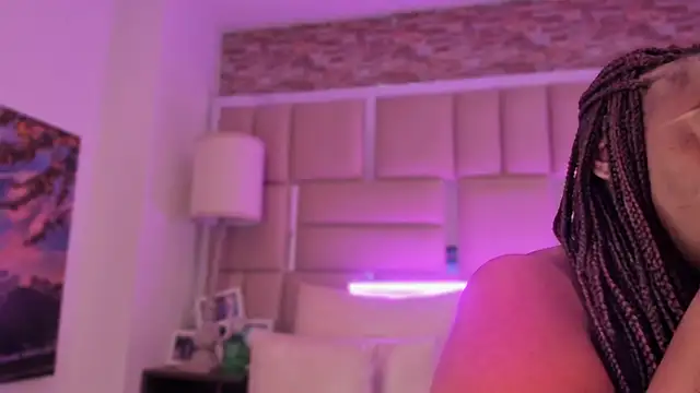 ShaniaBrownn online show from May 24, 7:41 pm