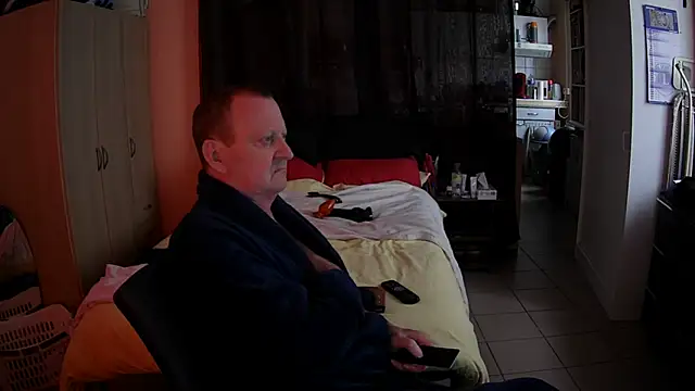 passifsoumis1963 online show from November 20, 10:04 am