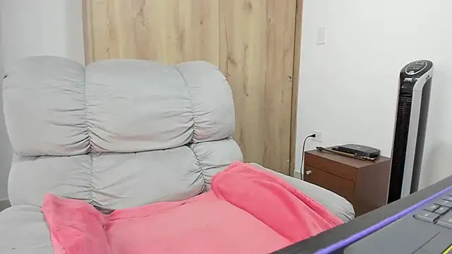 xspecialoomx online show from March 31, 1:11 pm