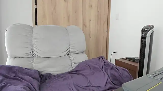 xspecialoomx online show from April 10, 7:18 pm