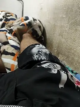 Snapshot of KleberL chatting on December 17, 5:02 am KleberL online show from December 17, 5:02 am