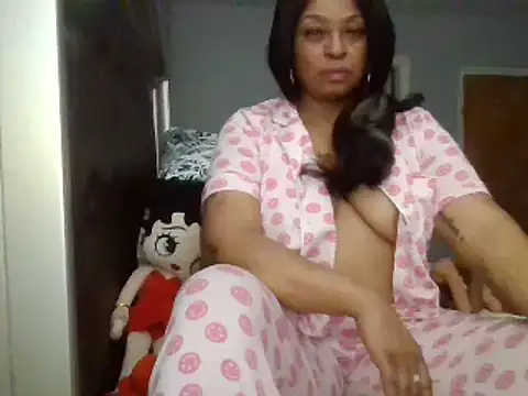 MSweetLindaParks online show from February 1, 7:47 am