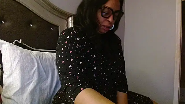 MSweetLindaParks online show from February 20, 2:39 pm