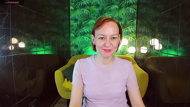 Snapshot of NikaGentle chatting on December 25, 9:45 am NikaGentle online show from December 25, 9:45 am