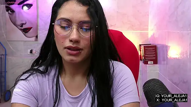 LauraRuiz1 online show from May 15, 11:34 pm