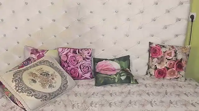 DoraMay online show from September 25, 7:45 am