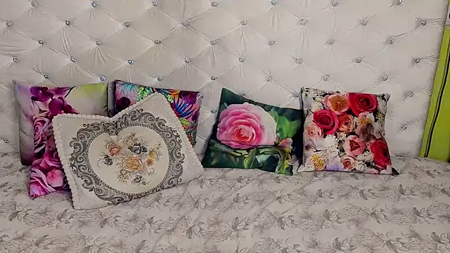 DoraMay online show from November 24, 7:35 pm