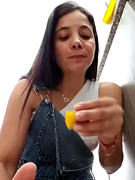 Snapshot of miaeyes chatting on December 9, 3:22 pm miaeyes online show from December 9, 3:22 pm