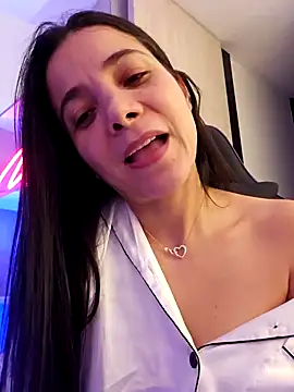 Snapshot of miaeyes chatting on January 18, 4:48 am miaeyes online show from January 18, 4:48 am