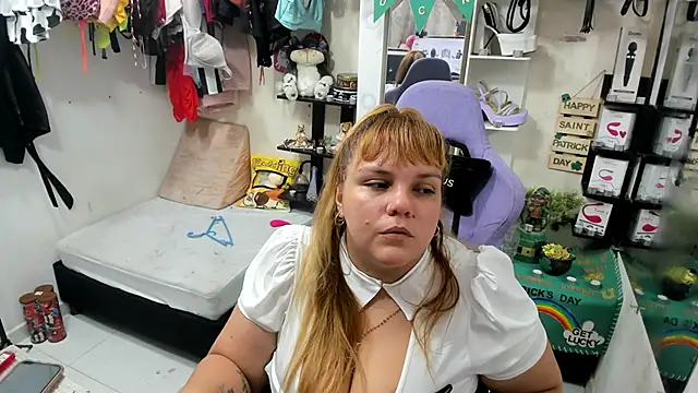 Snapshot of allsson_queen chatting on March 4, 3:55 am allsson queen online show from March 4, 3:55 am