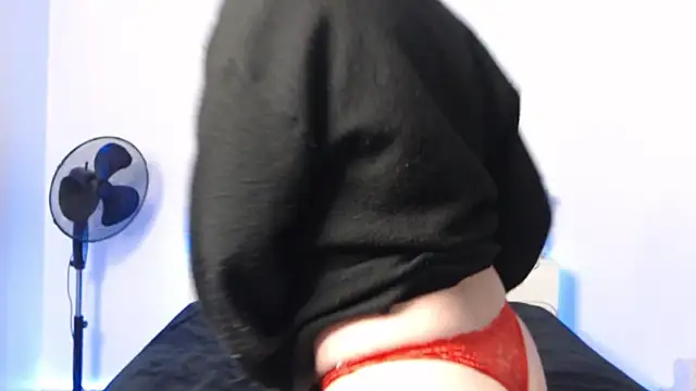 Oriane Jackson online show from March 24, 6:18 am