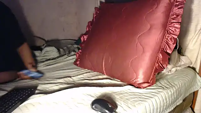 Snapshot of devine_TATAS chatting on October 8, 4:59 pm devine TATAS online show from October 8, 4:59 pm